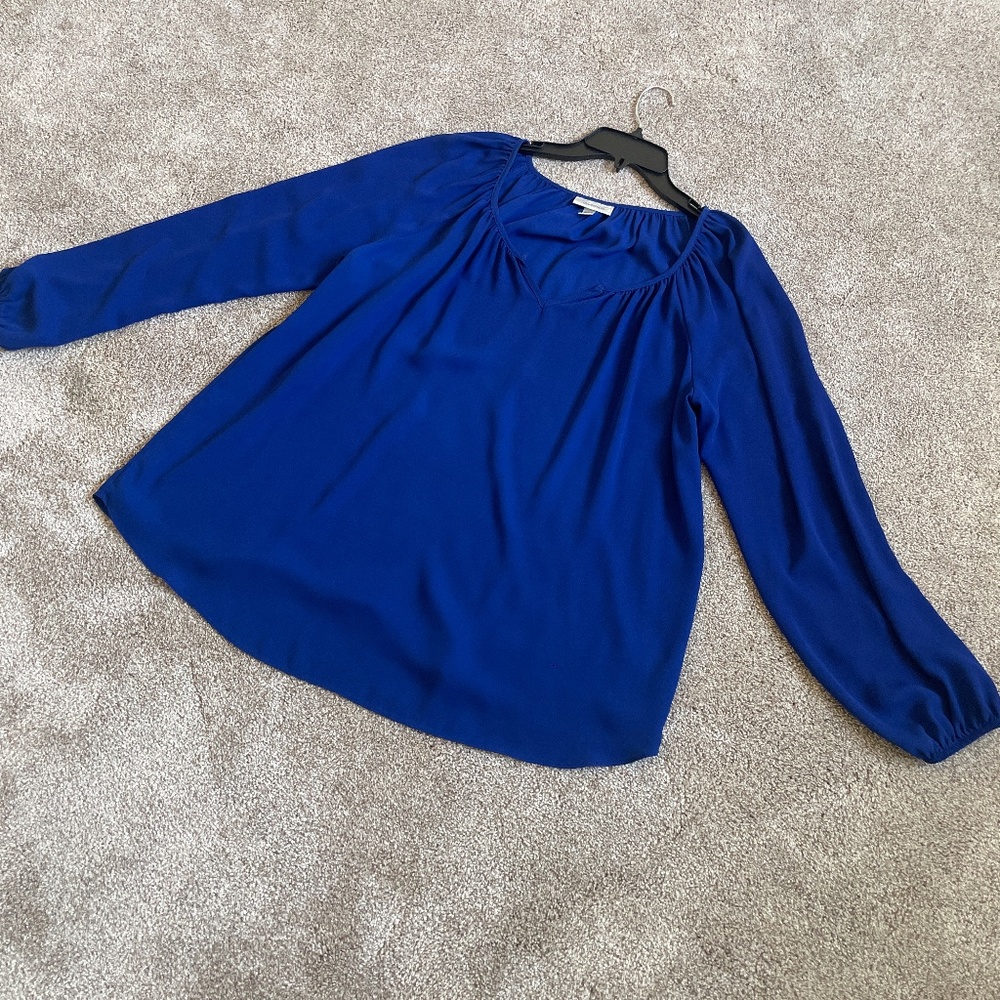 Navy blue bubble long sleeve v-neck top
